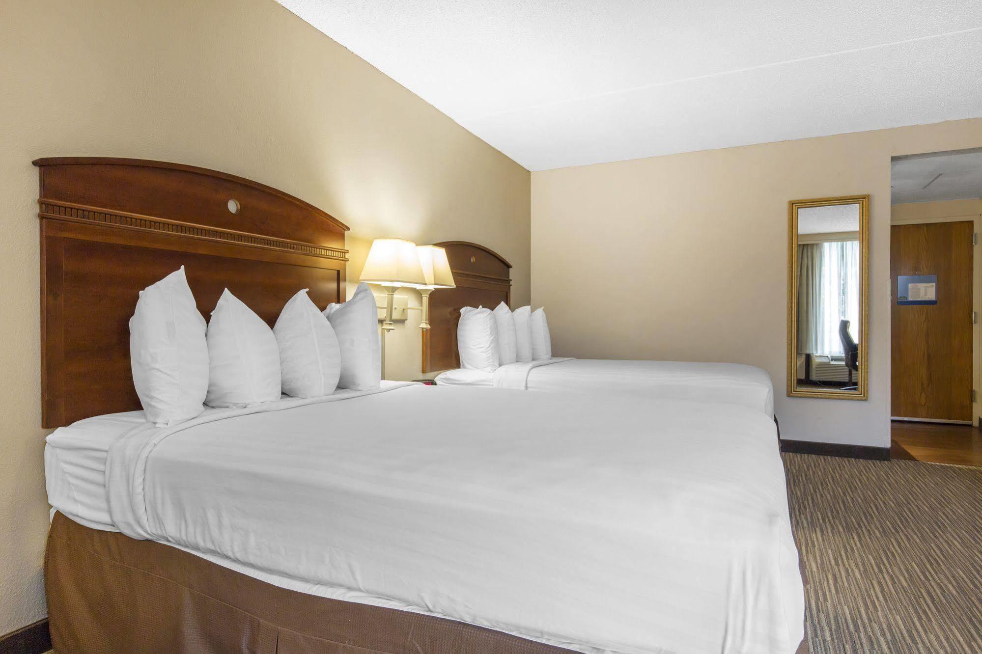 Greenstay Hotel&Suites Central Springfield Buitenkant foto